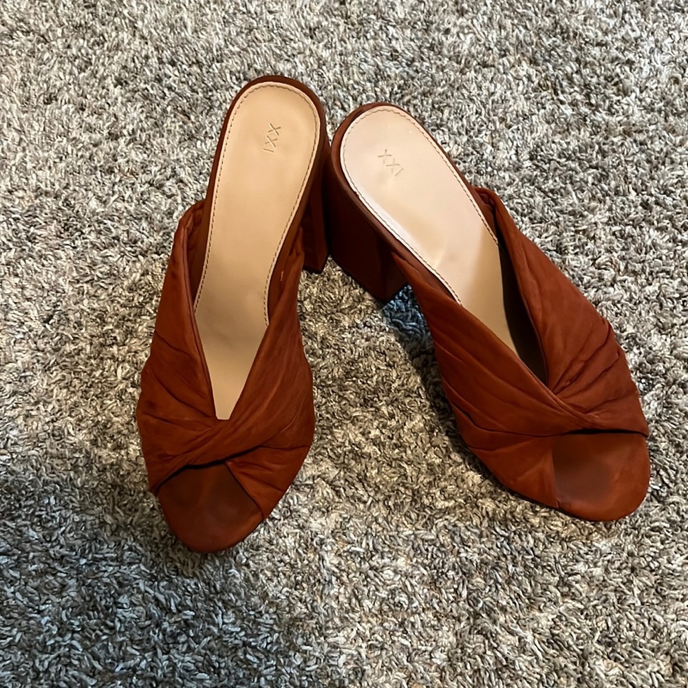 MIDI heel and comfortable sandals